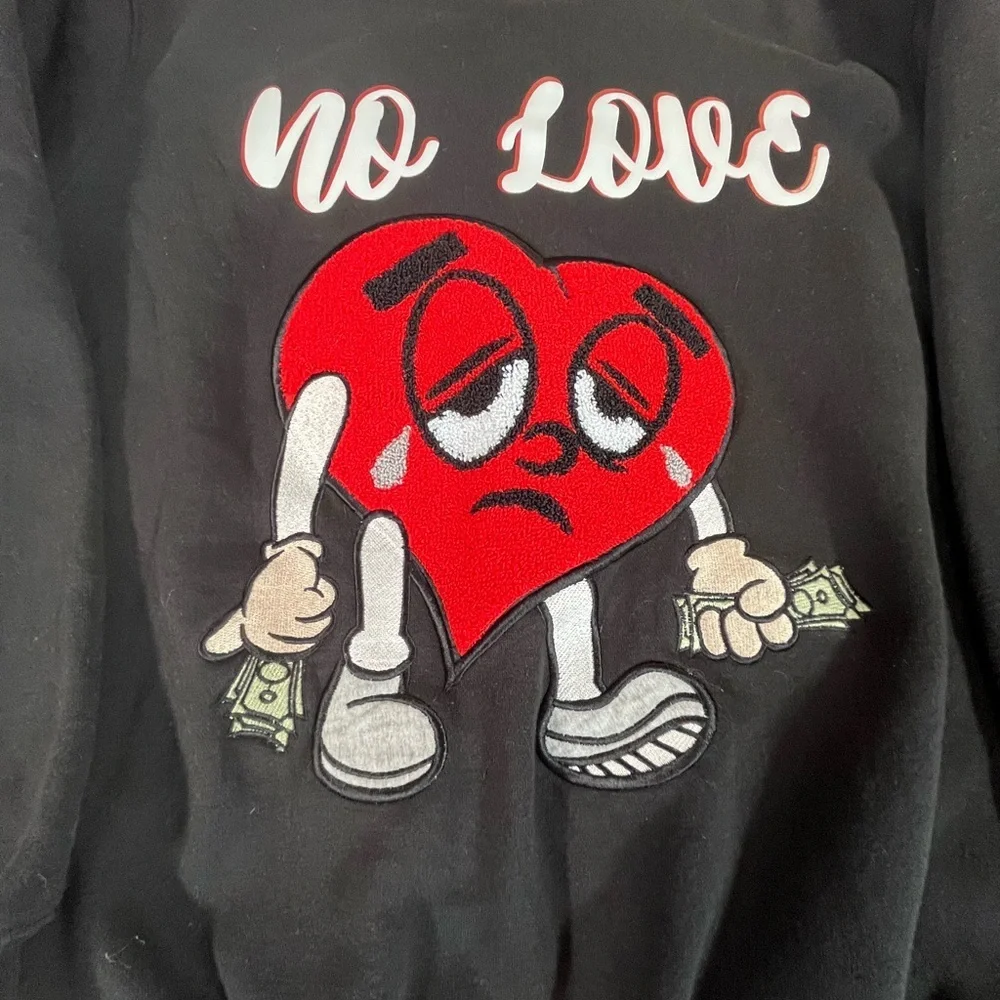 Focus Men's Black 'No Love' Heart Graphic Crewneck